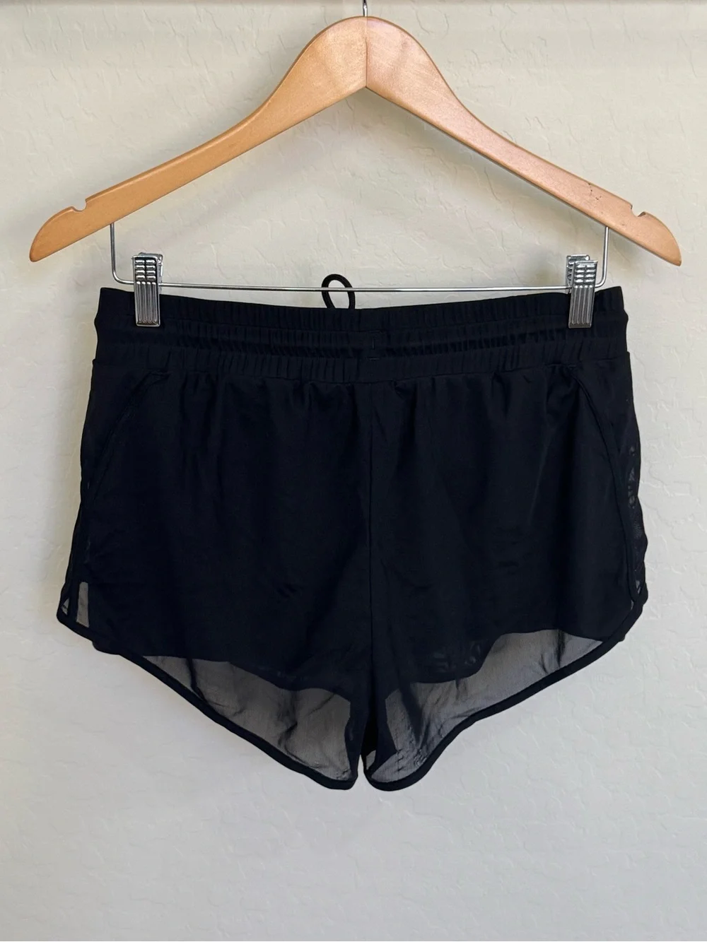 Alo Yoga Ambience Layered Mesh Performance Shorts Black Medium